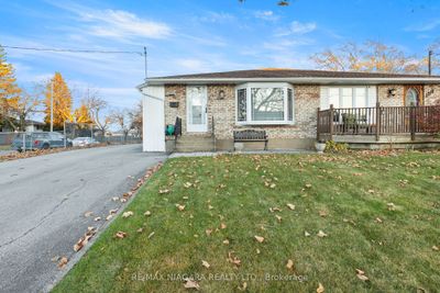 192 Dorchester Blvd, House attached with 3 bedrooms, 2 bathrooms and 4 parking in Saint Catharines ON | Image 1