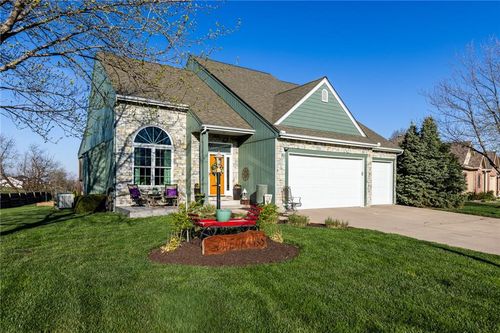 620 Liberty Rd, Smithville, MO, 64089-8910 | Card Image