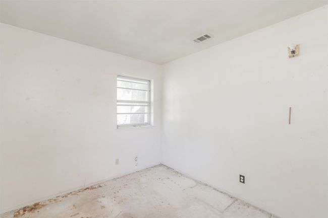 View of unfurnished room | Image 31