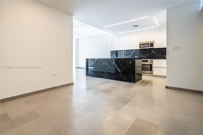 STE-806 - 88 Sw 7 Th St, Condo with 3 bedrooms, 3 bathrooms and null parking in Miami FL | Image 6
