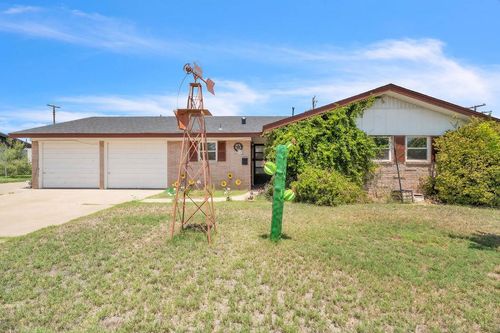 209 S H Ave, Kermit, TX, 79745-3635 | Card Image