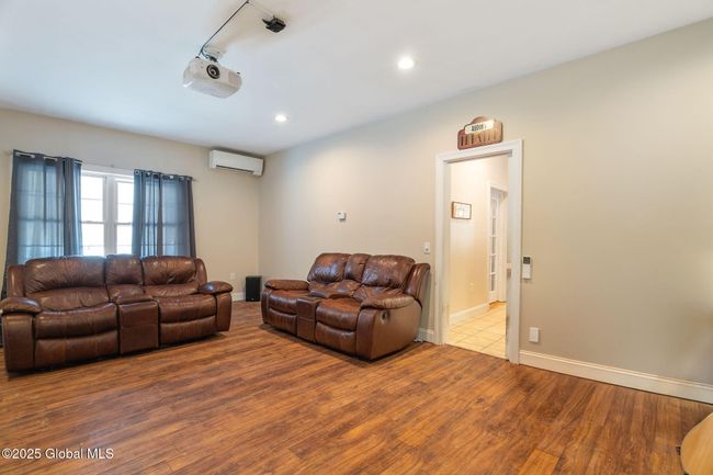 Family Room | Image 18