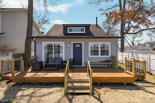 8665 Cooley Lake Rd, Commerce Twp, MI, 48382-4725 | Card Image