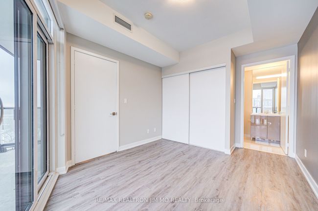 811 - 50 Ordnance St, Condo with 3 bedrooms, 2 bathrooms and 1 parking in Toronto ON | Image 27
