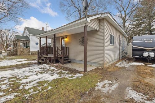 526 Cedar St, Breckenridge, MI, 48615-9690 | Card Image