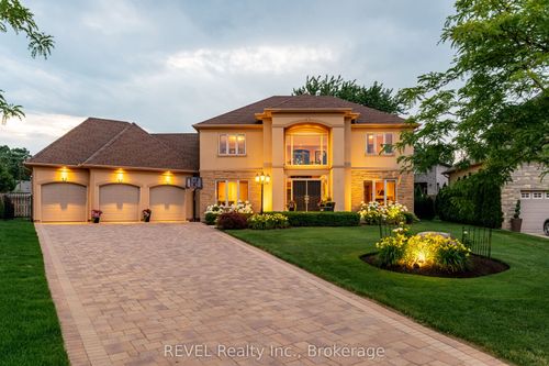 8881 Joseph Crt, Niagara Falls, ON, L2H3P1 | Card Image