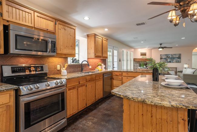 600 Seals Rd, House other with 4 bedrooms, 3 bathrooms and null parking in Bartonville TX | Image 12