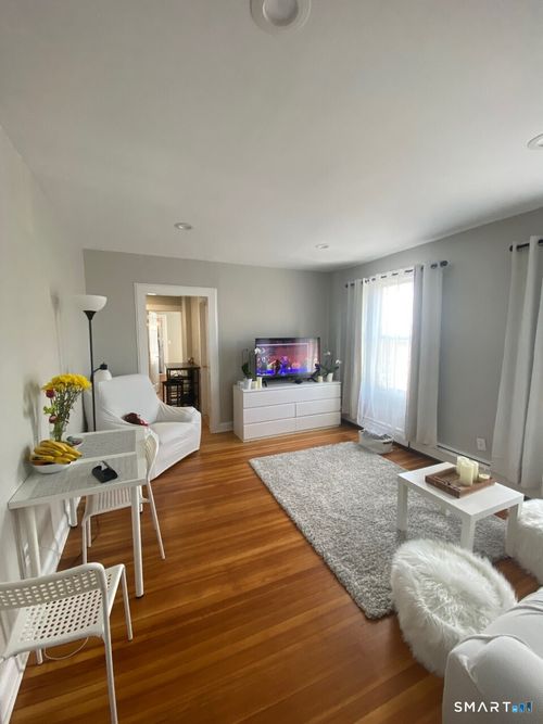 2w-221 Park Rd, West Hartford, CT, 06119-2014 | Card Image
