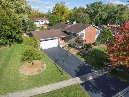 6921 Martin Dr, Woodridge, IL, 60517-1933 | Card Image