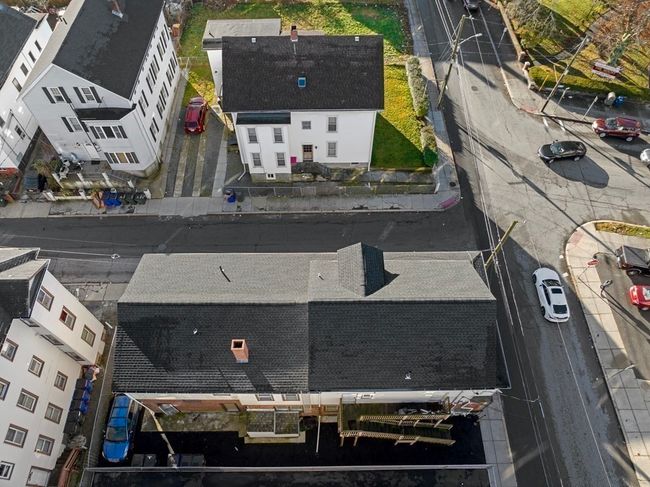 726 2 Nd St, Home with 8 bedrooms, 5 bathrooms and 3 parking in Fall River MA | Image 10