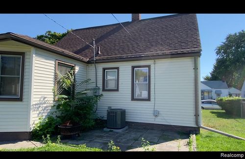 22113 Lambrecht Ave, Eastpointe, MI, 48021-2580 | Card Image