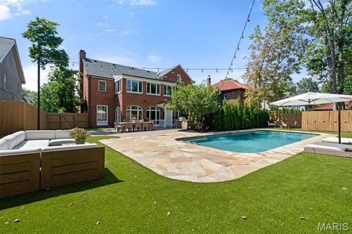 20 Ridgemoor Dr, Clayton, MO, 63105-3038 | Card Image