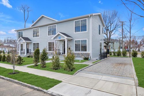 a-One Manhasset Ave, Port Washington, NY, 11050-2007 | Card Image