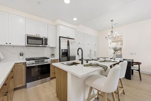 2725 Villas Way, San Diego, CA, 92108-6731 | Card Image