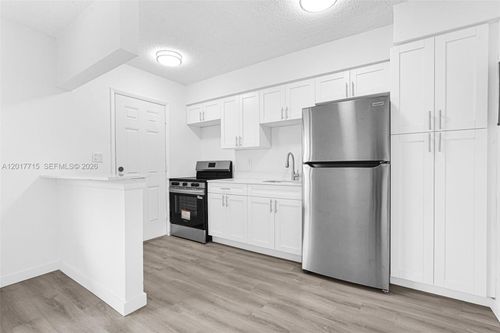 213-13210 Memorial Hwy, North Miami, FL, 33161 | Card Image