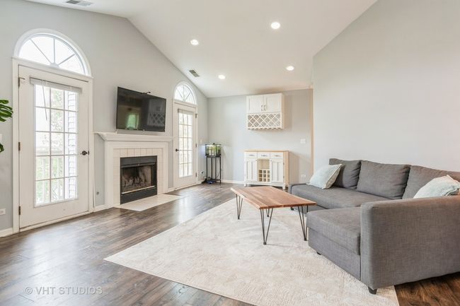 1245 - 1245 Rhodes Ln, Condo with 2 bedrooms, 1 bathrooms and 1 parking in Naperville IL | Image 9