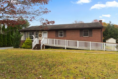 10 Filosi Rd, East Lyme, CT, 06333-1103 | Card Image