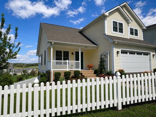 210 Bell Creek Dr, STAUNTON, VA, 24401-8374 | Card Image