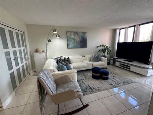 410-9410 W Flagler St, Miami, FL, 33174-2042 | Card Image