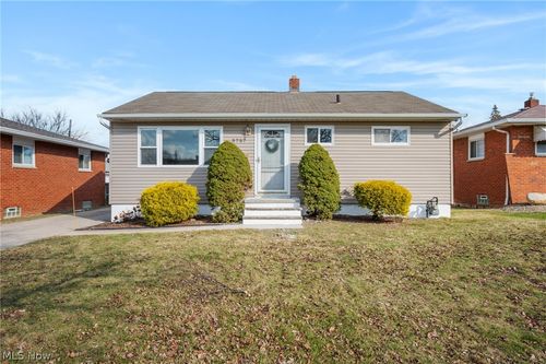 5757 Defiance Ave, Brook Park, OH, 44142-2518 | Card Image