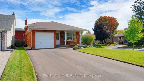 335 Preston Dr, Oshawa, ON, L1J6Y6 | Card Image