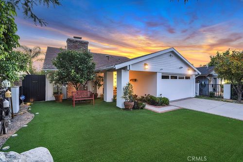 6305 Crebs Ave, Tarzana, CA, 91335-6818 | Card Image