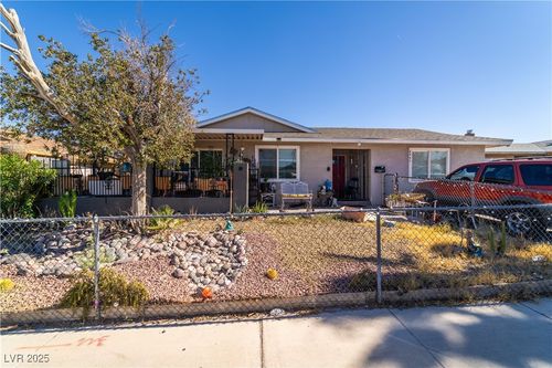 4945 Rita Dr, Las Vegas, NV, 89121-7014 | Card Image