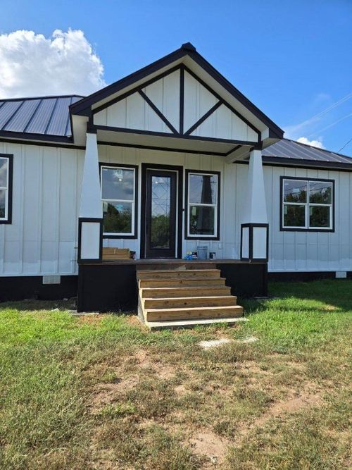 1525 Waco St, Gonzales, TX, 78629-2513 | Card Image