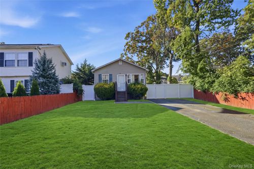 94 Commonwealth Dr, Wyandanch, NY, 11798-3211 | Card Image