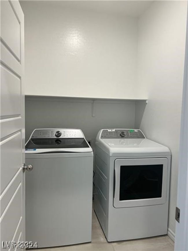 Upstairs laundry room with appliances included | Image 10