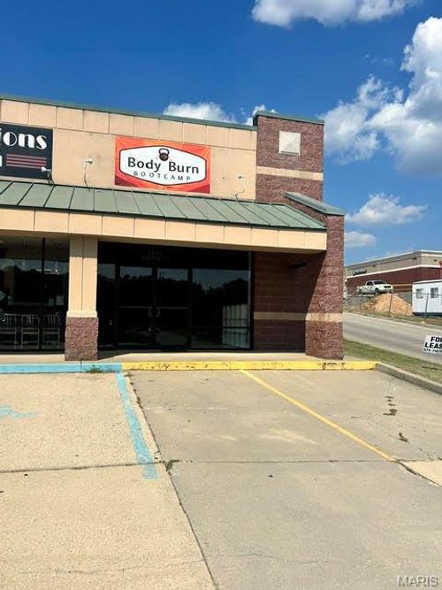 1213 Sterling Dr, Poplar Bluff, MO, 63901-3326 | Card Image