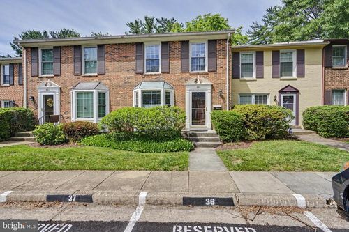 226 Commons Dr Nw, VIENNA, VA, 22180-4215 | Card Image