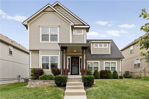 203 N Franklin St, Raymore, MO, 64083-7827 | Card Image