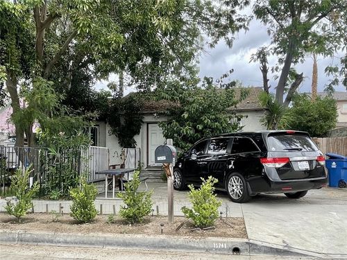 15741 Wyandotte, Van Nuys, CA, 91406 | Card Image