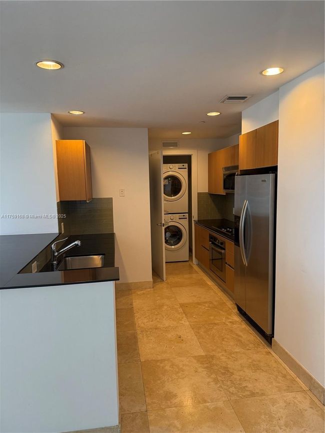 APT-3805 - 1060 Brickell Ave, Condo with 1 bedrooms, 2 bathrooms and null parking in Miami FL | Image 4