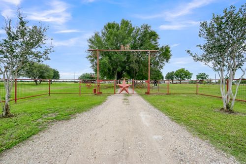 33633 Mayer Rd, Waller, TX, 77484-6816 | Card Image