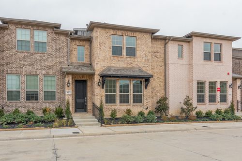 913 Ponds Edge Ln, Euless, TX, 76040-4541 | Card Image