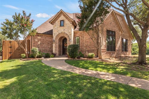 8300 Southridge Ct, North Richland Hills, TX, 76182-8494 | Card Image