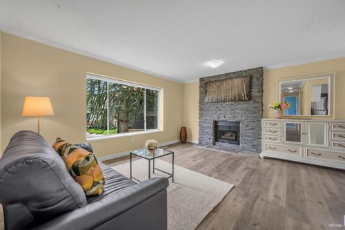 10123 158a St, Surrey, BC, V4N2P8 | Card Image