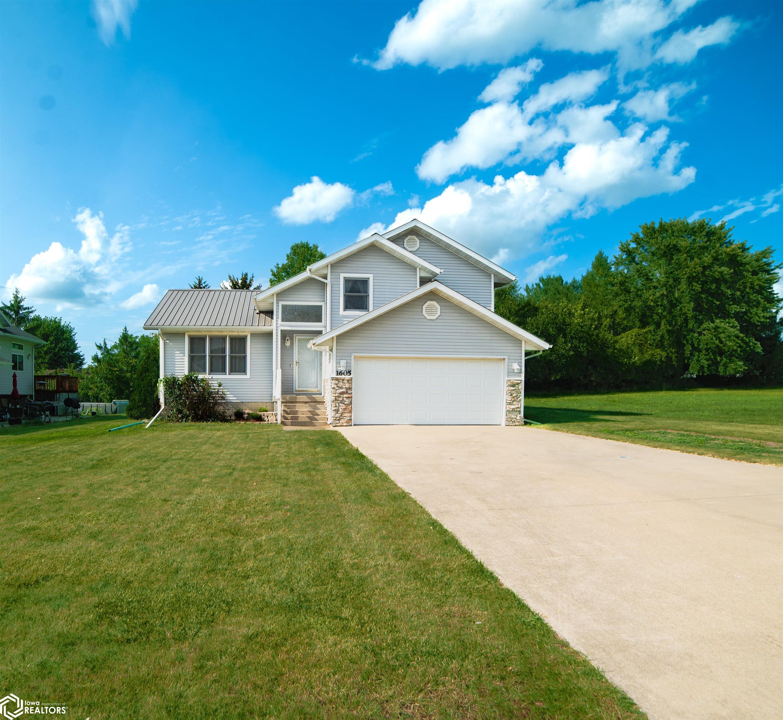 Clay Ct, Oskaloosa, IA 52577