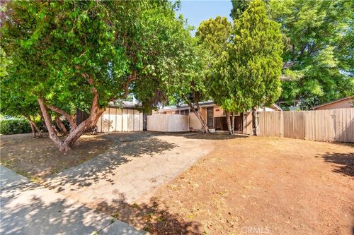20253 Hamlin St, Winnetka, CA, 91306-4217 | Card Image