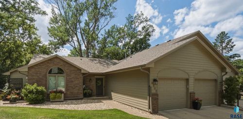 4305 S Dakota Pl, Sioux Falls, SD, 57105-6800 | Card Image