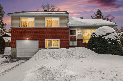 990 Harkness Ave, Ottawa, ON, K1V6P2 | Card Image