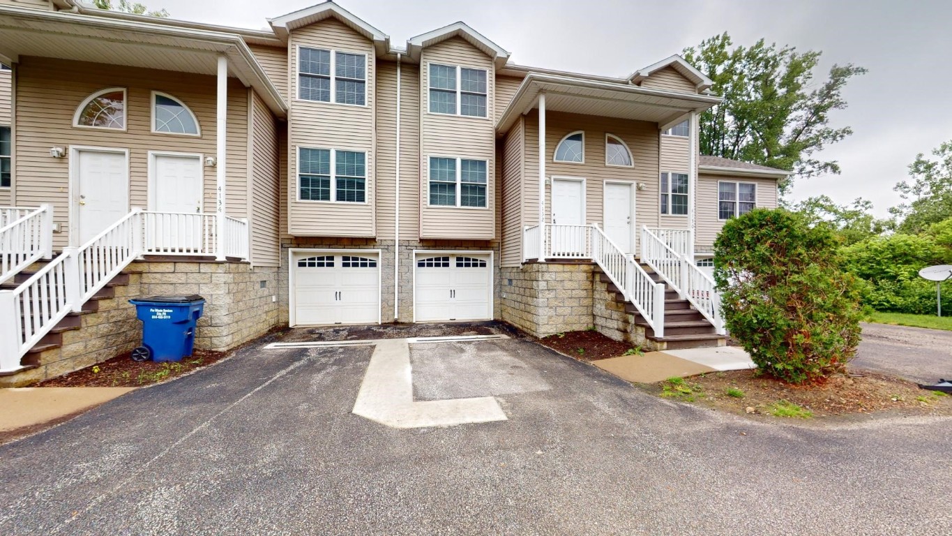 Wood Hills Dr, Erie, PA 16510