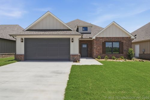 1009 S Chickasaw Street, Skiatook, OK, 74070 | Card Image