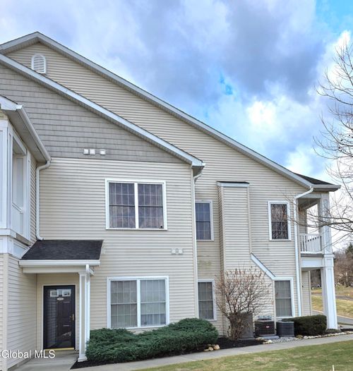 208-208 N Ridge Est, Troy, NY, 12182-1704 | Card Image