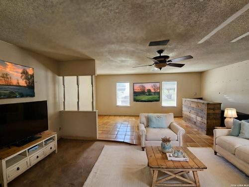 1648 Eastwood Dr, Seguin, TX, 78155-5220 | Card Image