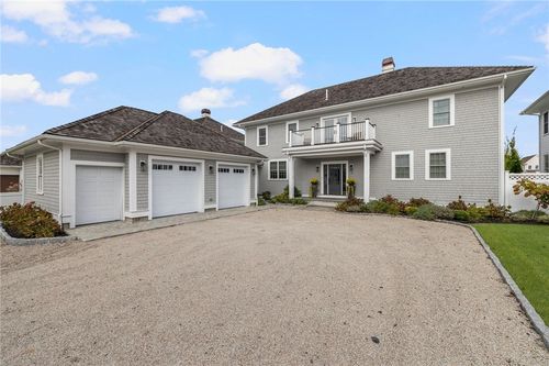 33 Carnegie Abbey Ln, Portsmouth, RI, 02871-1622 | Card Image