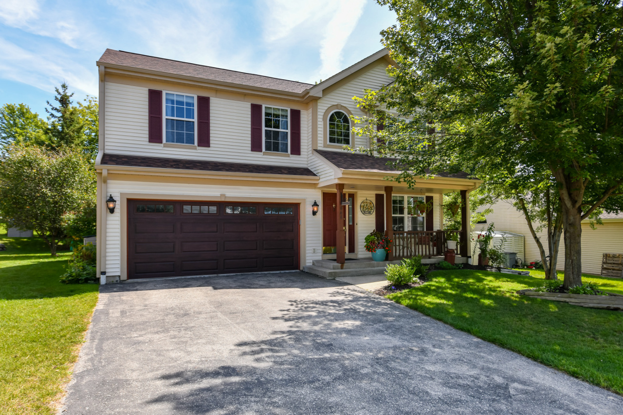 Pierce Pl, Hartford, WI 53027