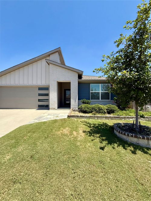 9328 Herringbone Dr, Fort Worth, TX, 76131-1842 | Card Image